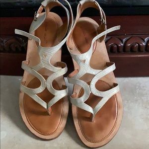 Gentle Souls by Kenneth Cole Oak Sandals Size 10